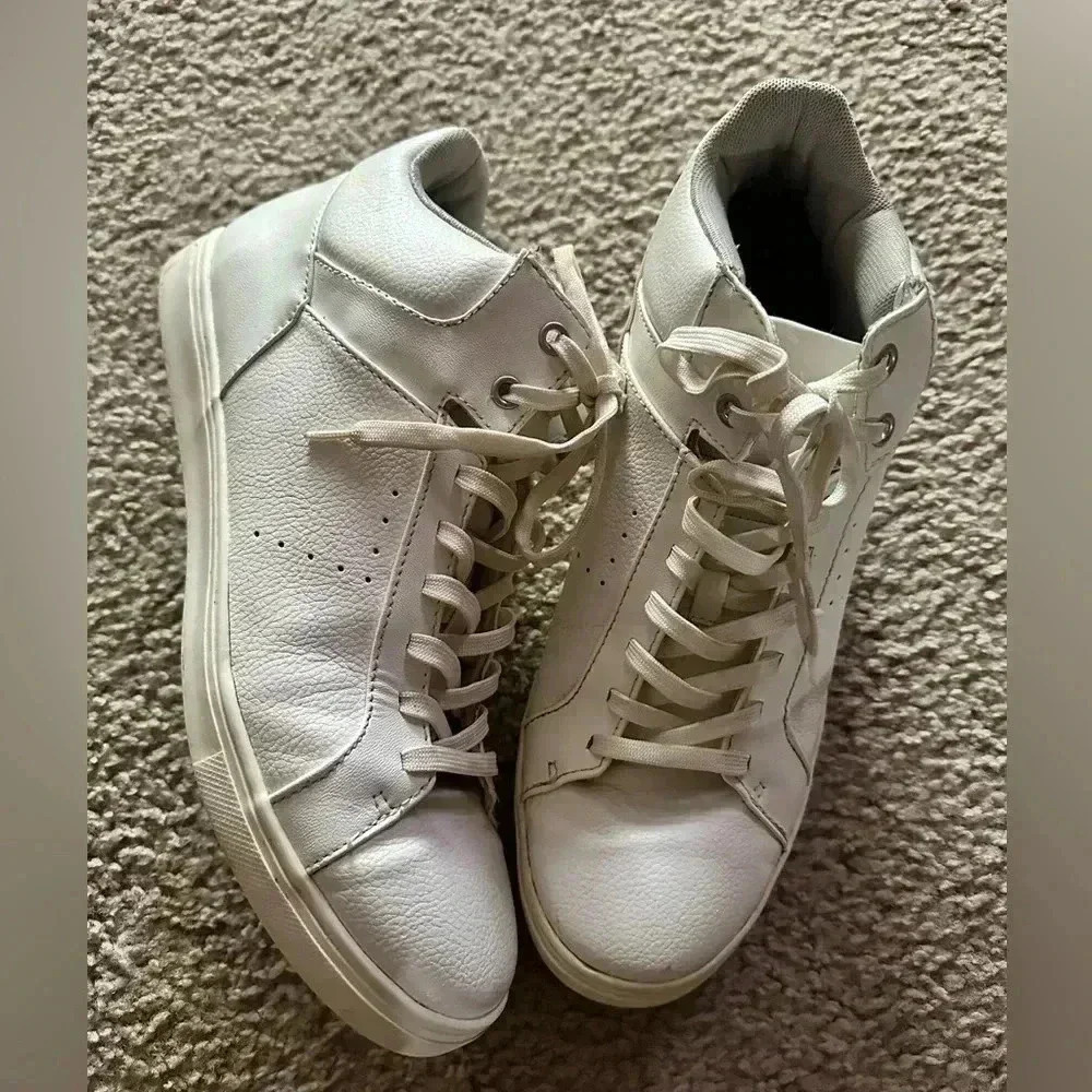 H and m size 42 men’s sneakers